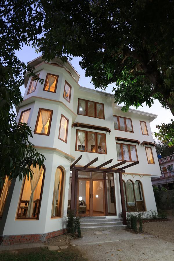 Mango Hill Inn Yangon Esterno foto
