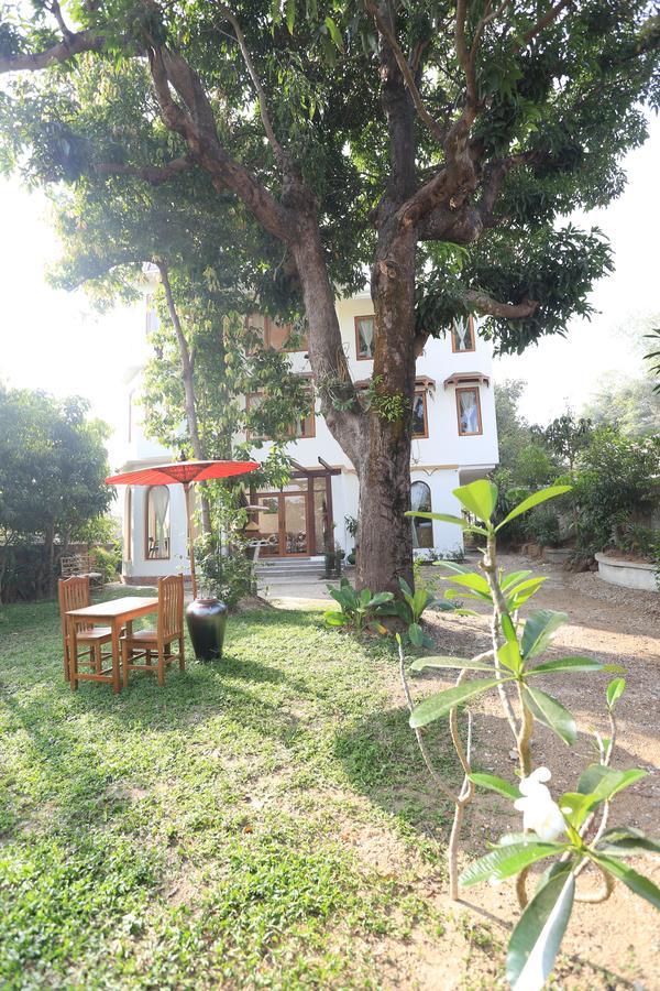 Mango Hill Inn Yangon Esterno foto