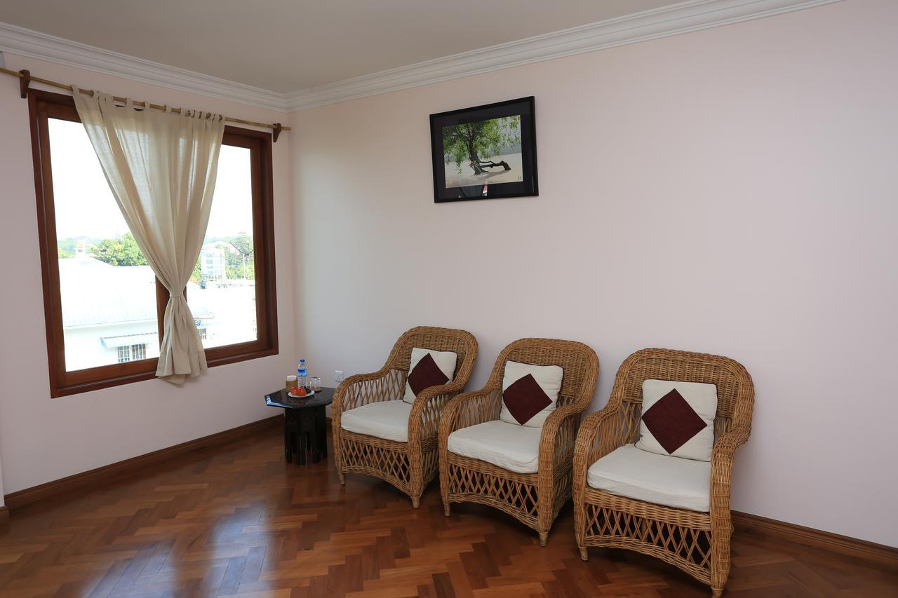 Mango Hill Inn Yangon Esterno foto
