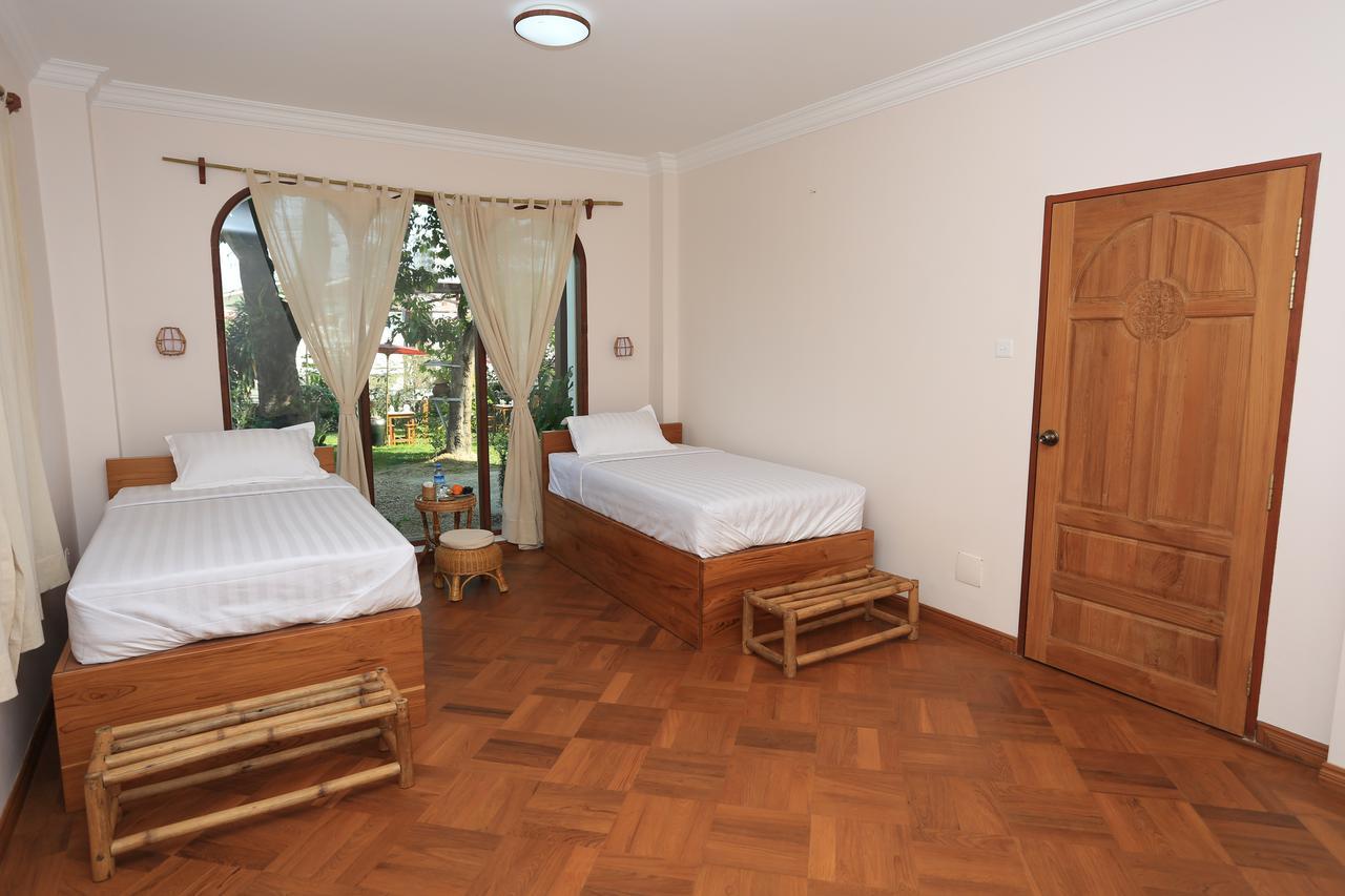 Mango Hill Inn Yangon Esterno foto