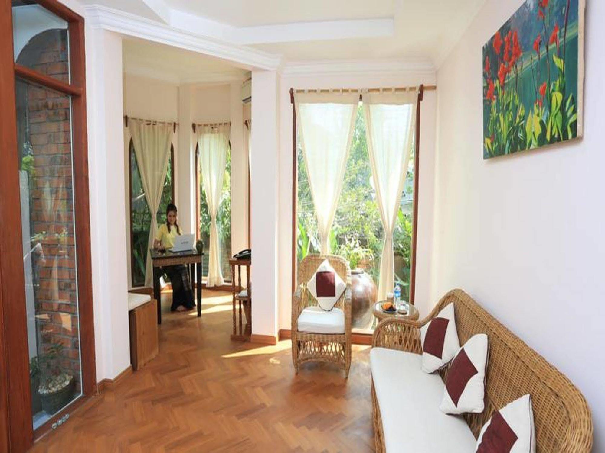 Mango Hill Inn Yangon Esterno foto